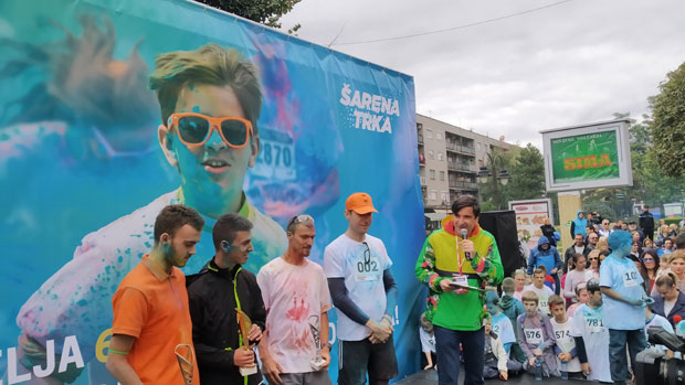 СТОТИНЕ УЧЕСНИКА ШАРЕНЕ ТРКЕ: Погледајте зашто је Параћин данас био најзабавнији град у Србији (ФОТО)